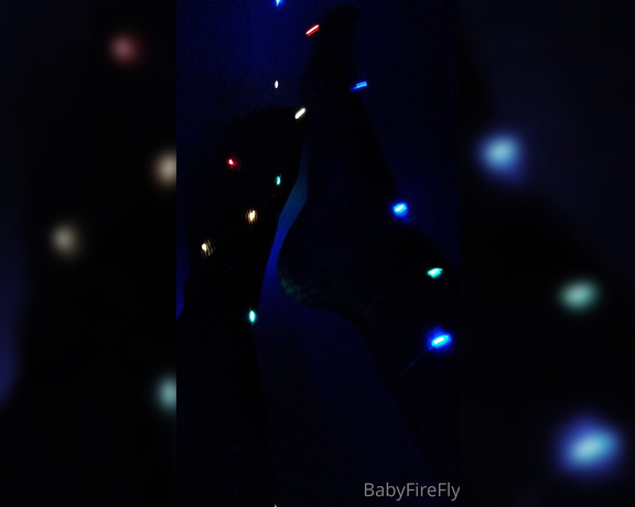 BabyFireFly aka firefireflyxxx1 OnlyFans - My poor feet lovers! I am so sorry Ive not shown you as much love! Heres a video just for you
