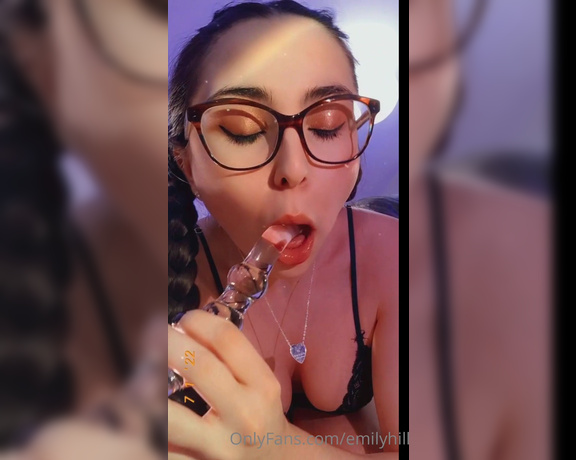 Emily Hill aka emilyhill OnlyFans - 12 min vid xx ft My new pjs