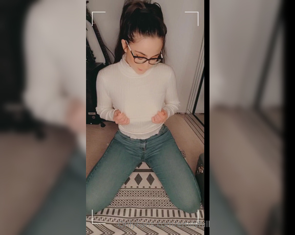 Emily Hill aka emilyhill OnlyFans - 12 min fuck machine video Shocker Im in jeans