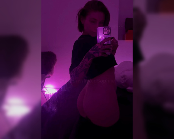 Lieblingsschlampe aka inkedsophiie OnlyFans - Ich bin bereit frs Kuscheln