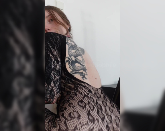 Lieblingsschlampe aka inkedsophiie OnlyFans - Weil in Slowmo alles besser aussieht