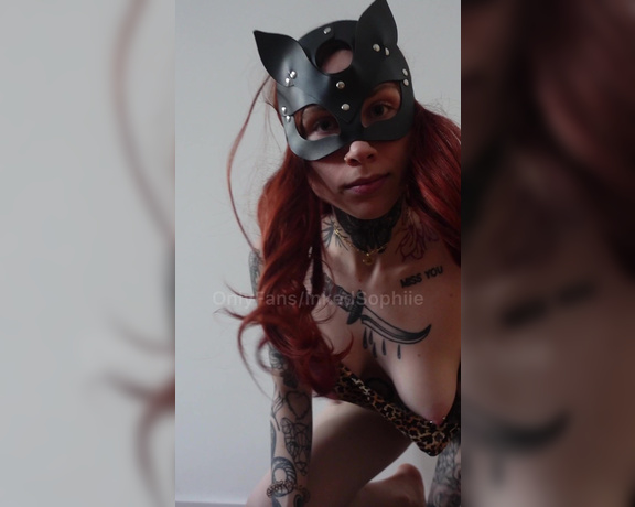 Lieblingsschlampe aka inkedsophiie OnlyFans - Neue dominante CATWOMAN Wichsanleitung in deinen Nachrichten inklusive Cum Countdown