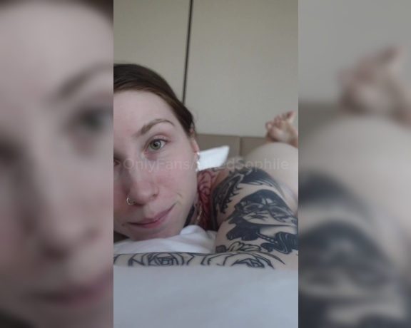 Lieblingsschlampe aka inkedsophiie OnlyFans - Ich bin wie eine Katze, die zum Spielen ankommt