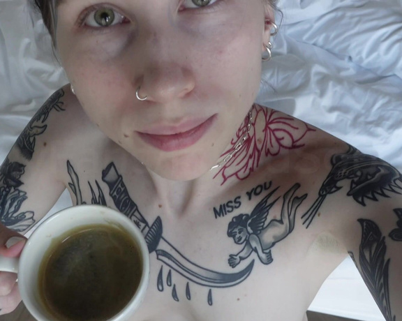 Lieblingsschlampe aka inkedsophiie OnlyFans - Kaffee und anale Orgasmen sind der beste Start fr den Tag