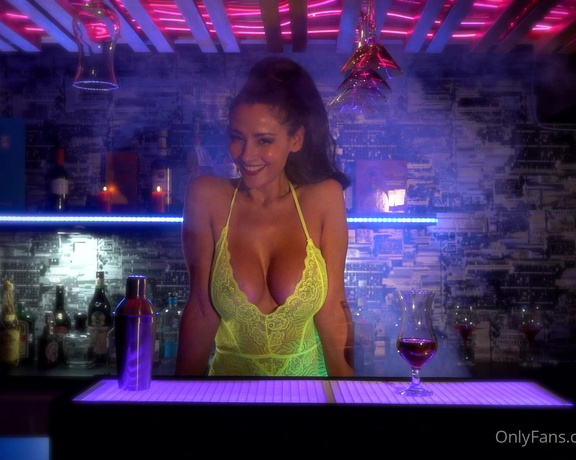 Dorismar aka dorismartv OnlyFans - Esta noche que inicia el descanso, les comparto mi fantasa de Bartender