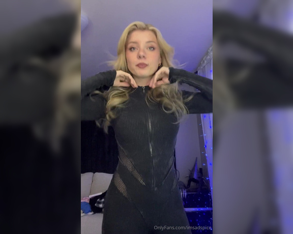 Imsadspice aka imsadspice OnlyFans - Who doesn’t like a way too energetic try on video! btw my voice DOES sound better now)