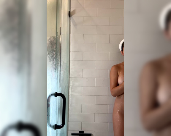 Violet Brandani aka violetbrandanivip OnlyFans - My LIVE on here from earlier In case you missed it Join me in the shower!