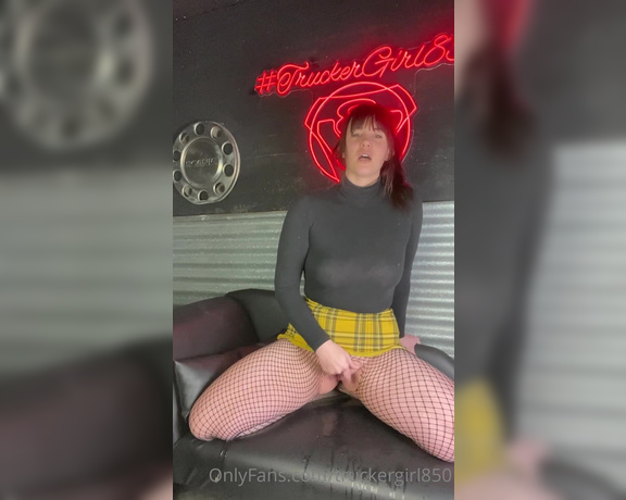 TruckerGirl850 aka truckergirl850 OnlyFans - Happy Friday! Here is the winning video of the week… Self Play  Fingers with 29 votes! So this week