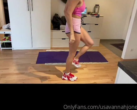 Usavannahjones - Quick home workout before I start the day l (03.11.2020)
