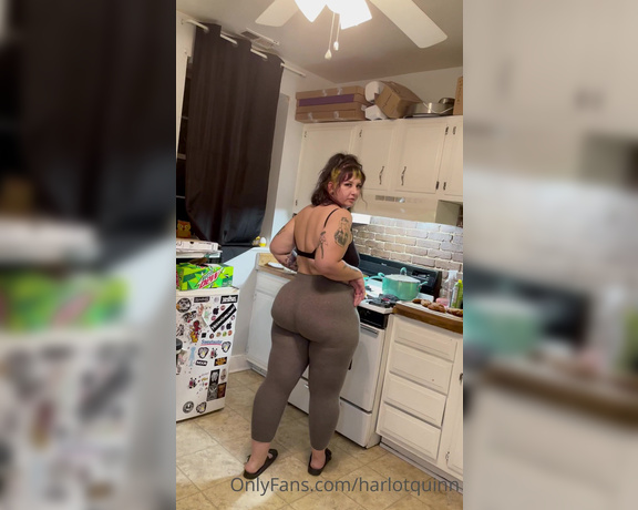 Harlot Quinn aka harlotquinn OnlyFans - Lil cooking video hehe gonna try to do more stuff like this once I am all moved and settled into m 1