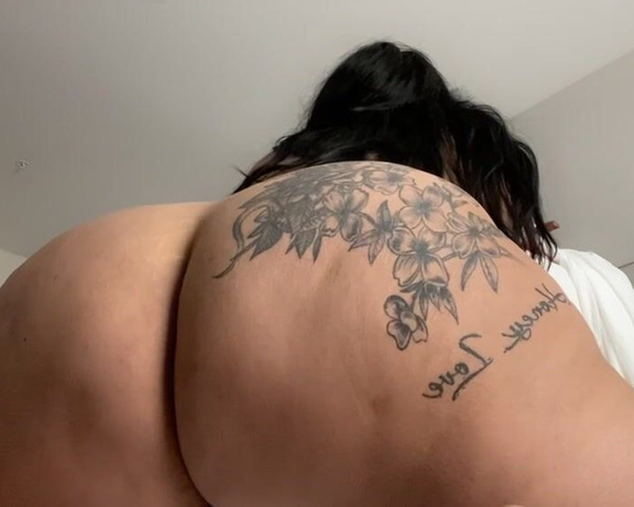 Hereisrinababy aka hereisrinababy OnlyFans - I’m so horny I need a big dick to ride I’ll just rub my bare pussy on this pillow 1