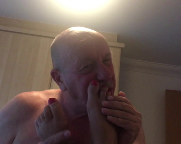 Nicole DuPapillon aka nicoledupapill1 OnlyFans - Getting my pretty toes sucked and licked
