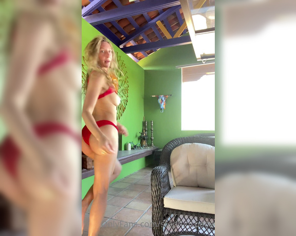 Steph in Space aka stephinspace OnlyFans - A sexy lil check in from my adorable Airbnb in the toasty hills of the Sonoran desert I’m just