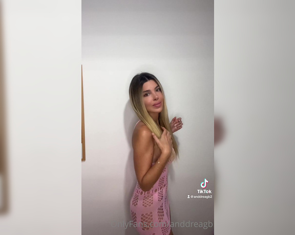 Andrea Gasca aka anddreagb OnlyFans - Un bailecito para ti amor