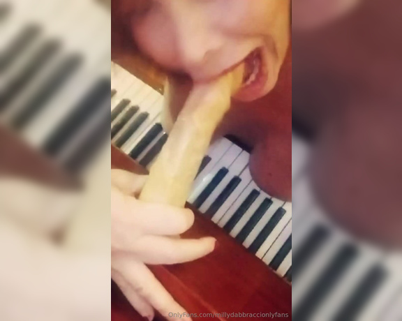 Milly D'Abbraccio aka millydabbraccionlyfans OnlyFans - Sono brava a suonare il pianoforte con le tette