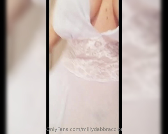 Milly D'Abbraccio aka millydabbraccionlyfans OnlyFans - Come una sposa vergine chi vuole essere il primo