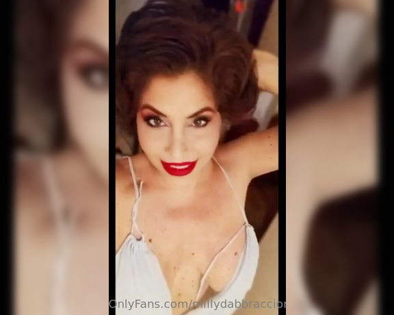 Milly D'Abbraccio aka millydabbraccionlyfans OnlyFans - Come una sposa vergine chi vuole essere il primo