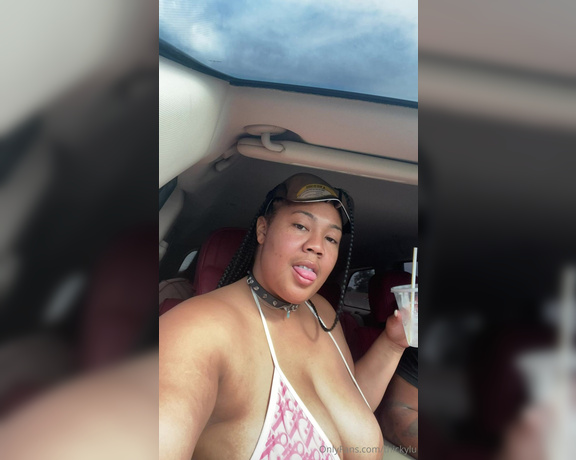 ThickyLU aka thickylu OnlyFans - Saturday vibes 1