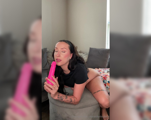 Kelley Price aka phatasskelleyprice OnlyFans - Warming up my throat for you