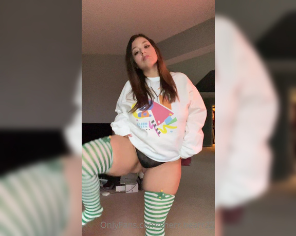 Cherr.Bearr22 aka Bearr22 , cherr.bearr22 OnlyFans - For those who like the big sweatshirt with long socks look