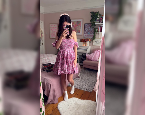 Lookingformargot aka lookingformargot OnlyFans - Does this dress look cute