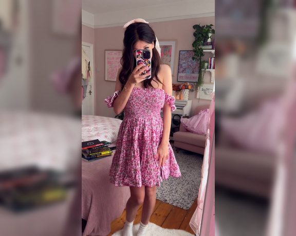 Lookingformargot aka lookingformargot OnlyFans - Does this dress look cute