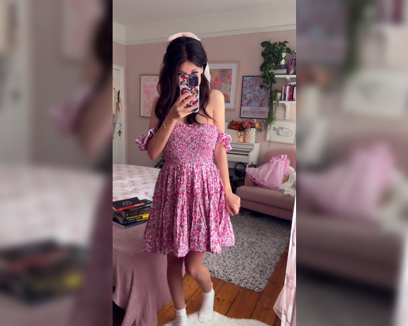 Lookingformargot aka lookingformargot OnlyFans - Does this dress look cute