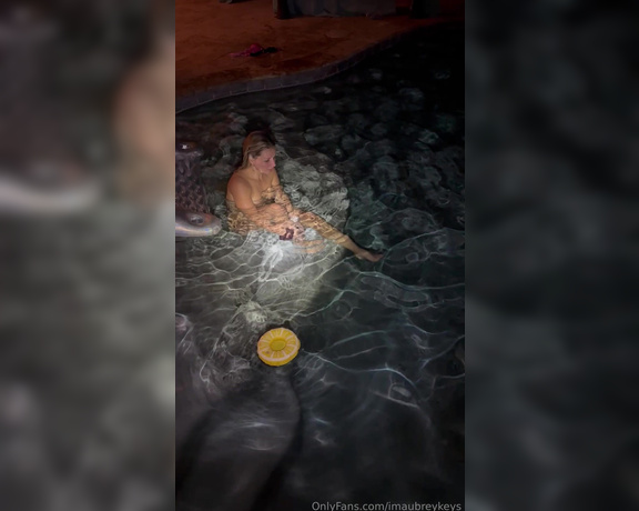 Imaubreykeys aka imaubreykeys OnlyFans - Late night swim