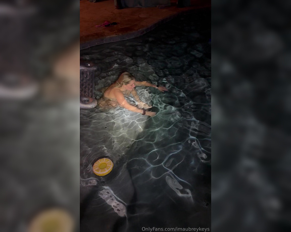 Imaubreykeys aka imaubreykeys OnlyFans - Late night swim