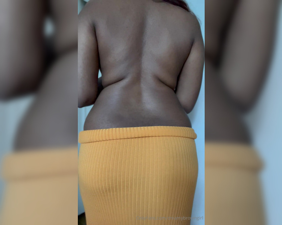 CreamyBrownGirl aka creamybrowngirl OnlyFans - How change bras