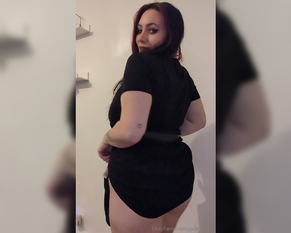 Jadelou21 aka jadelou21 OnlyFans - About to go to the pub, having a quick taste first)