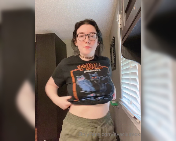 AvaClairexx aka avaclairexx OnlyFans - A very all over the place video with no makeup and allergies sorry I haven’t been posting AS much,