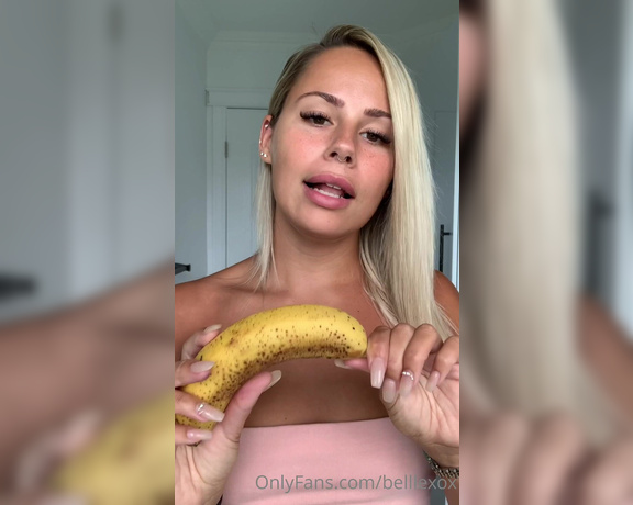 Belllexox aka belllexox OnlyFans - I To eat , and you what do you love to eat