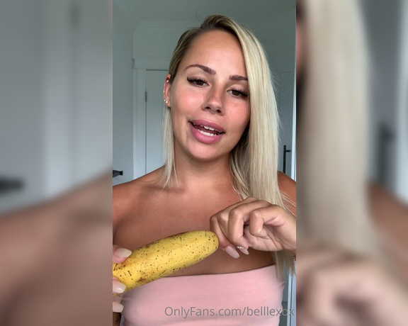 Belllexox aka belllexox OnlyFans - I To eat , and you what do you love to eat