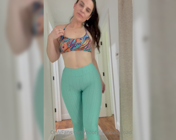 Gianna J aka giannajofficial OnlyFans - Entertaining the idea of going commando in these