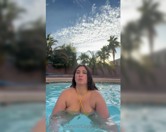 lizvrose aka lizvrose OnlyFans - Cum in the pool with