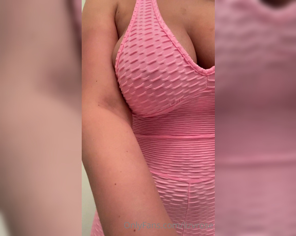lizvrose aka lizvrose OnlyFans - Showing offdo you like my outfit