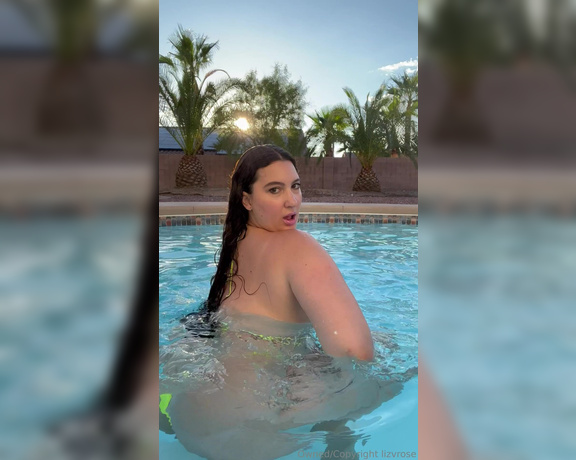 lizvrose aka lizvrose OnlyFans - New pool vid in your DM do you like my tan lines