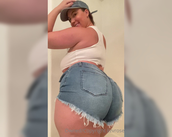 lizvrose aka lizvrose OnlyFans - Do you like my shorts