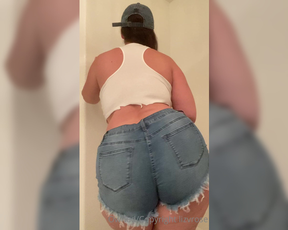 lizvrose aka lizvrose OnlyFans - Do you like my shorts