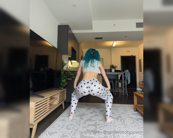 Savthebootyqueen aka savthebootyqueen OnlyFans - Twerking in my new pajama pants I know you love when I wear pants too,