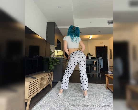 Savthebootyqueen aka savthebootyqueen OnlyFans - Twerking in my new pajama pants I know you love when I wear pants too,