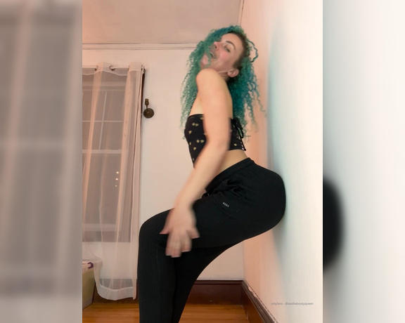 Savthebootyqueen aka savthebootyqueen OnlyFans - Just having fun recorded this the day before I became extremely sick I’m feeling