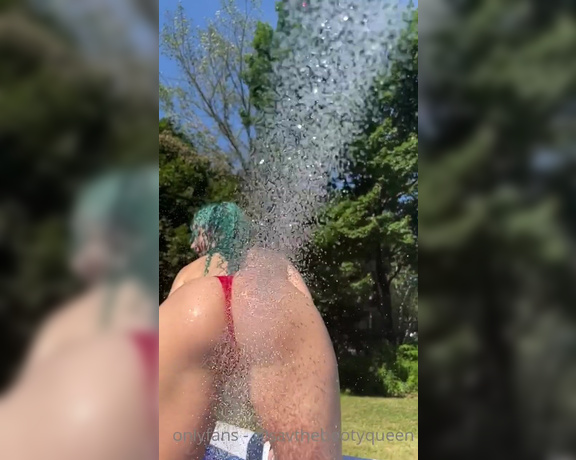 Savthebootyqueen aka savthebootyqueen OnlyFans - Splashin’ around in slowmo