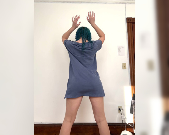 Savthebootyqueen aka savthebootyqueen OnlyFans - I love twerking in big shirts  when I’m lounging around the house I’m usually wearing