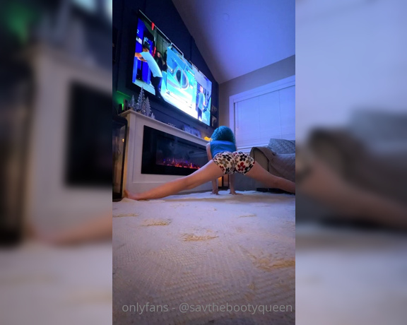 Savthebootyqueen aka savthebootyqueen OnlyFans - Sunday night stretching & Breaking Bad