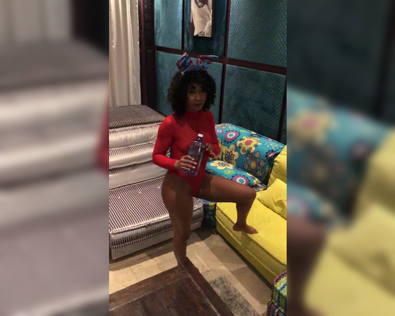 Misty Stone aka mistystone OnlyFans - Yes I know I’m multitasking if you wanna hear me doing my thing