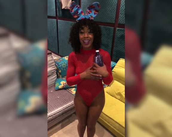 Misty Stone aka mistystone OnlyFans - Yes I know I’m multitasking if you wanna hear me doing my thing