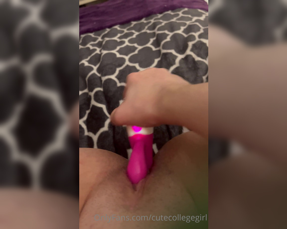 Queennjordynn aka queennjordynn OnlyFans - Over 3 min video of using my vibrator and making myself cream from last night