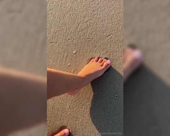 SoleySerenity aka solefullyserenity OnlyFans - I love being on the beach but I’d love it even more with my toes